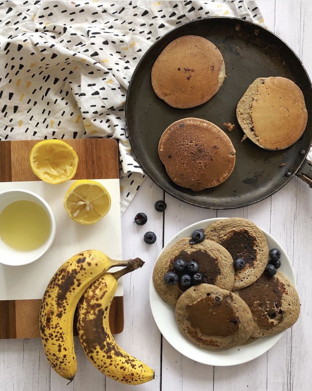 Aesthetic flatlay of blueberry and p
banana pancakes